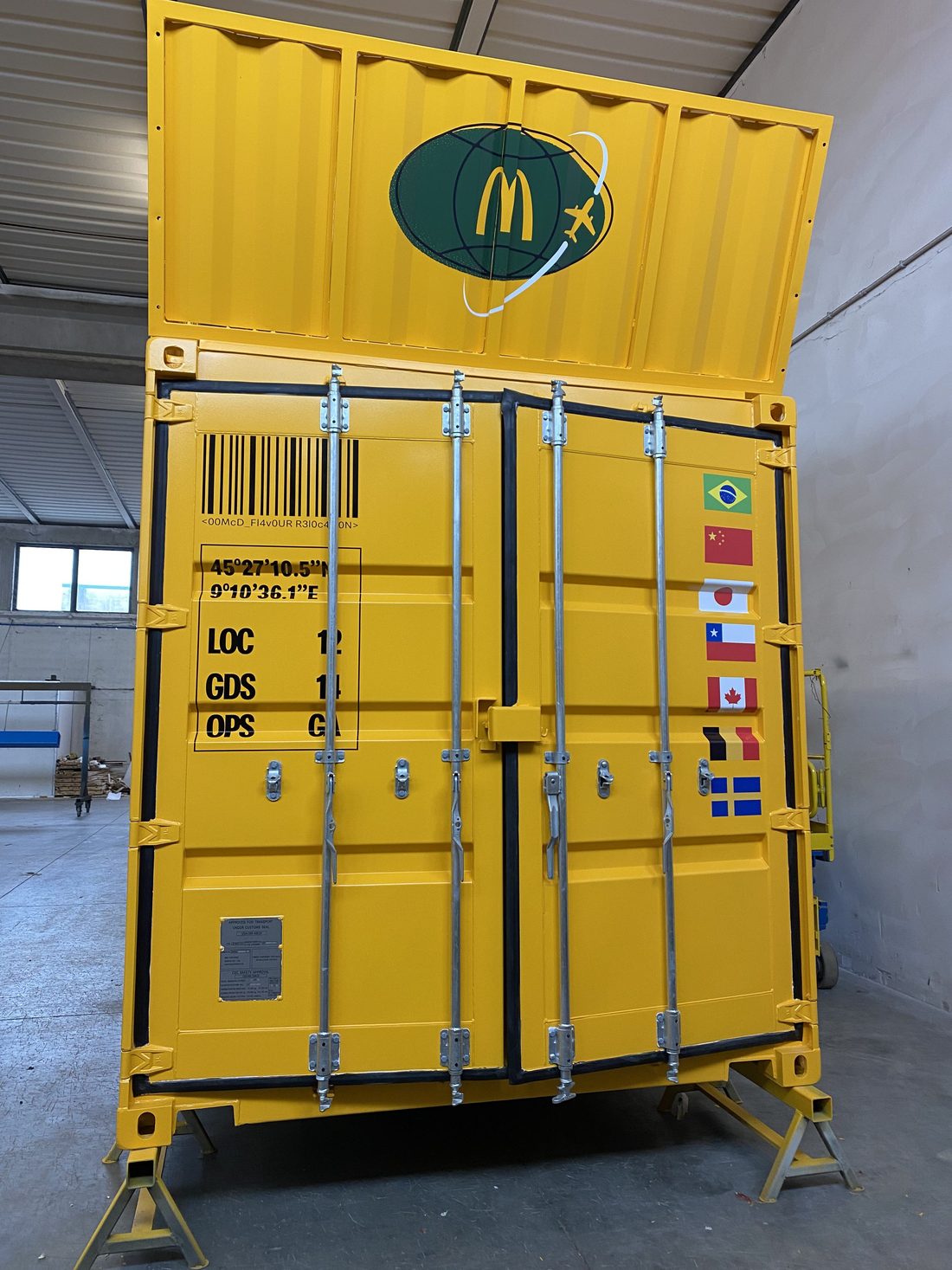 Container giallo allestito — foto 3